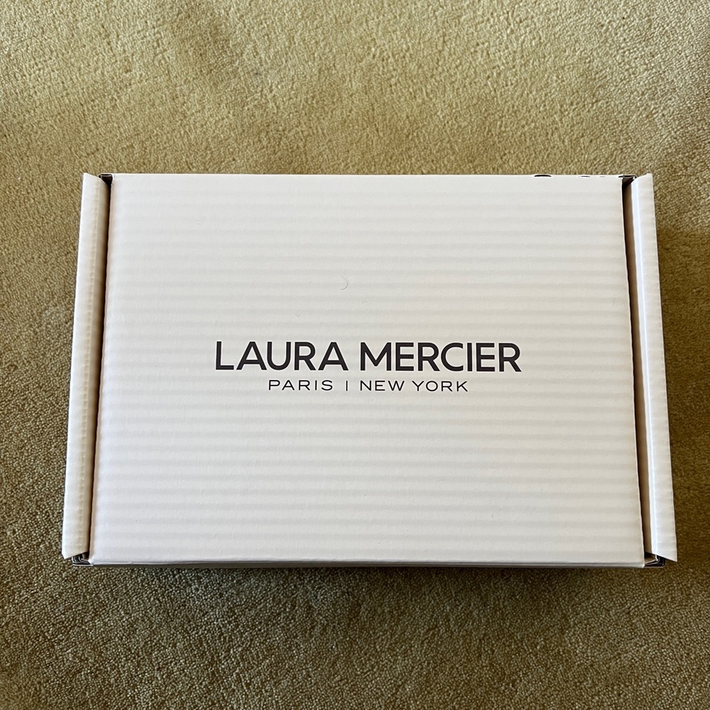 Laura Mercier Translucent Hydrating Setting Spray Ultra Blur - Picture 4 of 4